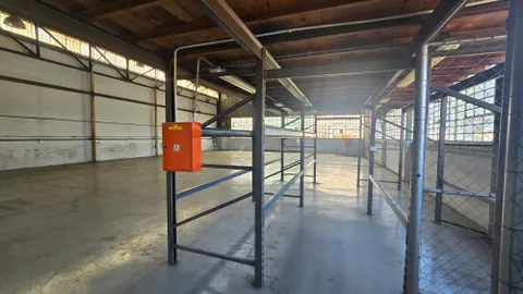 27 Buwbes Rd, Sebenza has a 650m² Warehouse Available To Let (1)